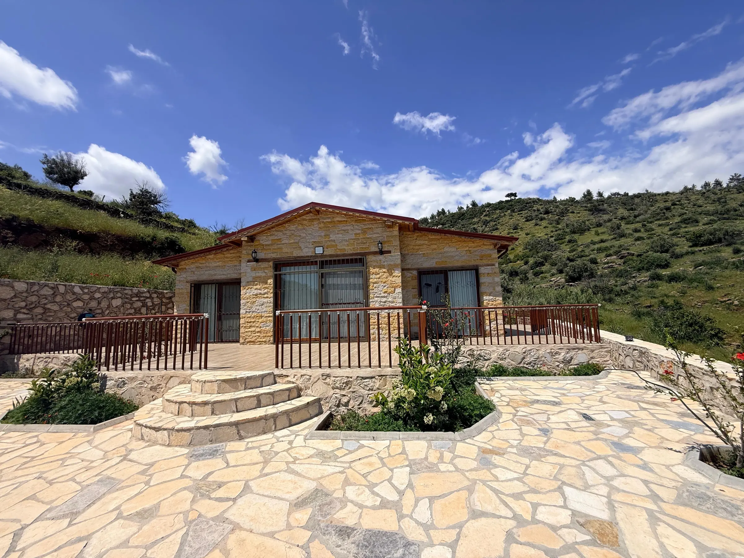 Ankataş tarafından doğal taş ile inşa edilmiş villa